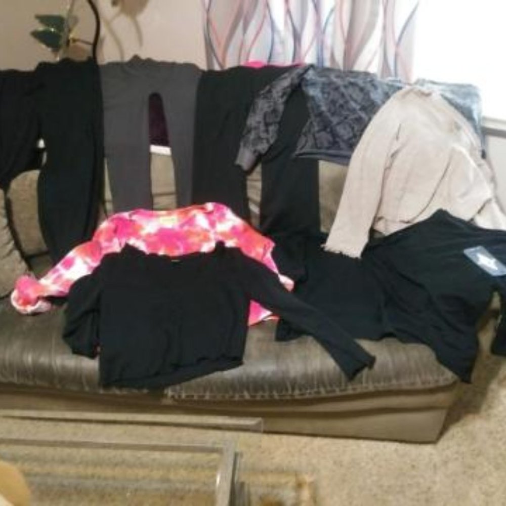 😀WOMENS 8 PC CLOTHING BUNDLE